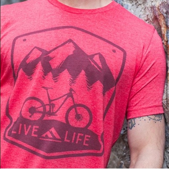 NWT!Clearance 🔥Mens Mountain Ride Soft Red Short Sleeve Tee Shirt - Picture 2 of 3